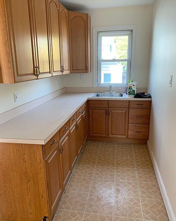 1st image of 51 Sylvia St #2