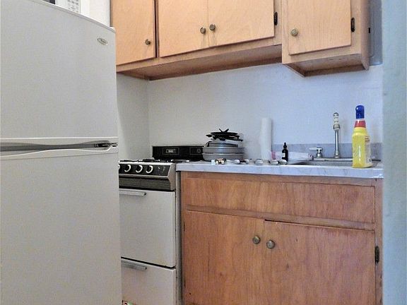 4th image of 20 W 70th St APT 1F