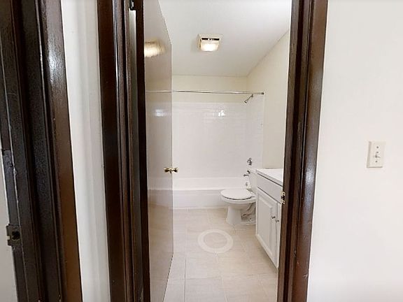 5th image of 12-380 Sunderland Rd #12
