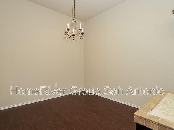 5th image of 672 Creekside Cir