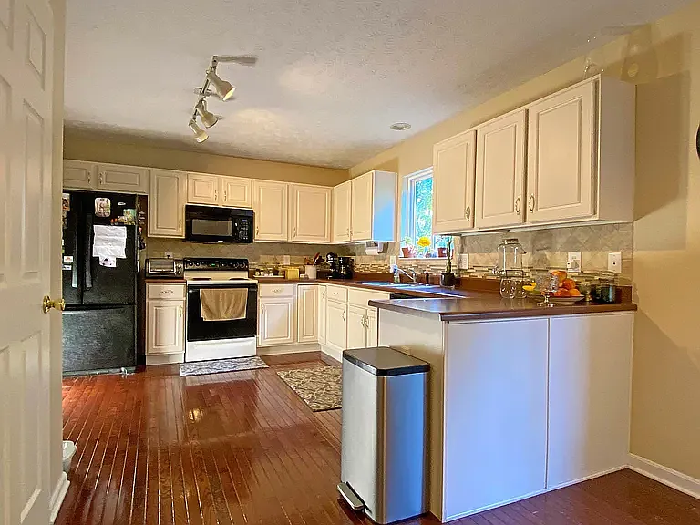 85 W Waterbury Dr — Photo 8