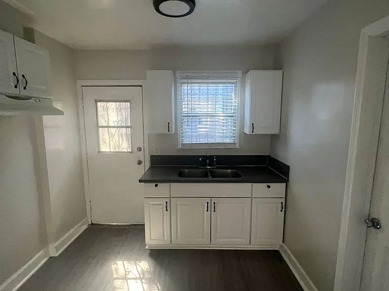 10961 S Figueroa St — Photo 24