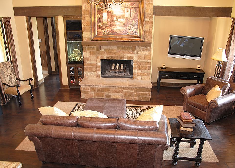 1st image of 229 Lakefront Dr