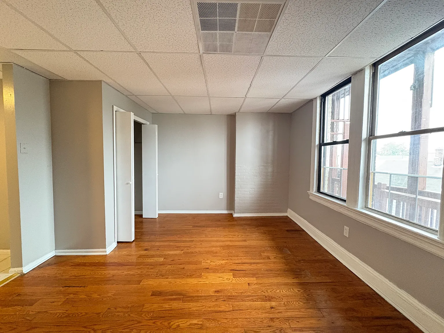 3 bed, 1000 sqft, $2,250 — Photo 3