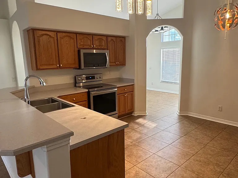 1823 Ashton Dr E — Photo 24