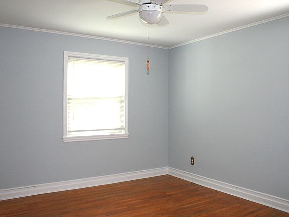 5th image of 142 Oak Manor Pkwy