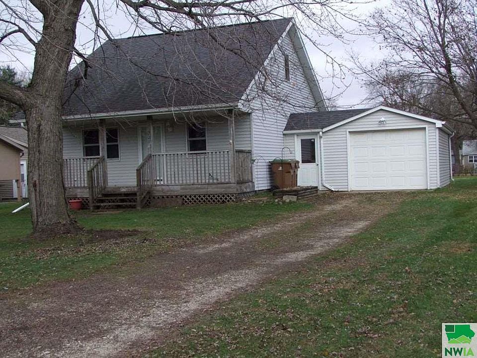 1st image of 221 Cedar St