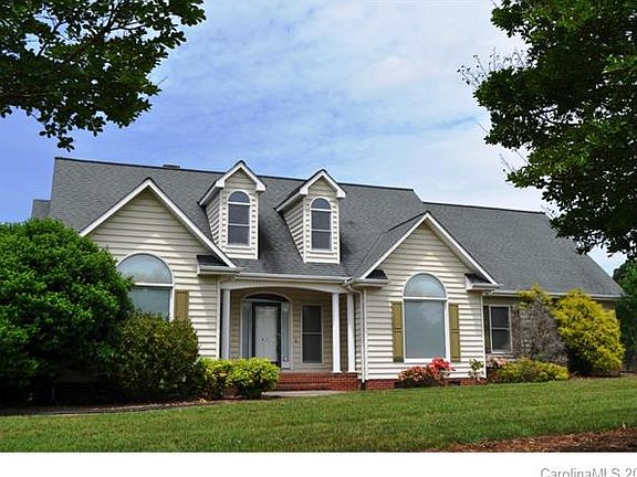 2nd image of 421 Thistle Ln