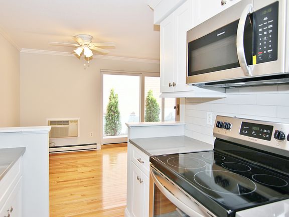 5th image of 14 Waterbury Ave APT 2