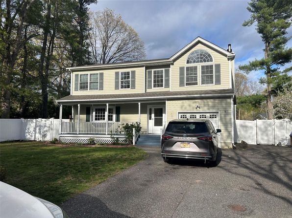 21 Pine Cone Street, Middle Island, NY 11953