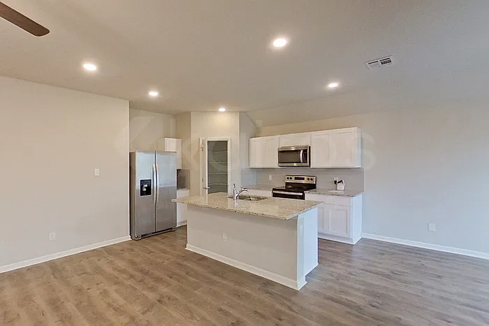 3 bed, 2.0 bath, 1447 sqft, $1,845 — Photo 3