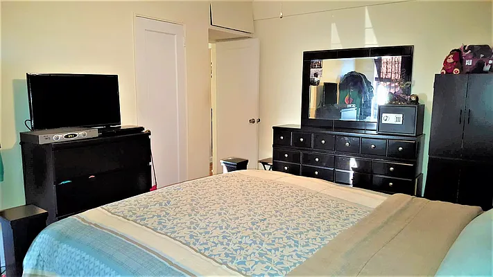 Sold by William J Farmer Inc | media 8