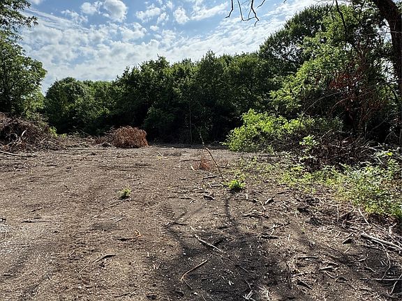 2nd image of Burke Rd