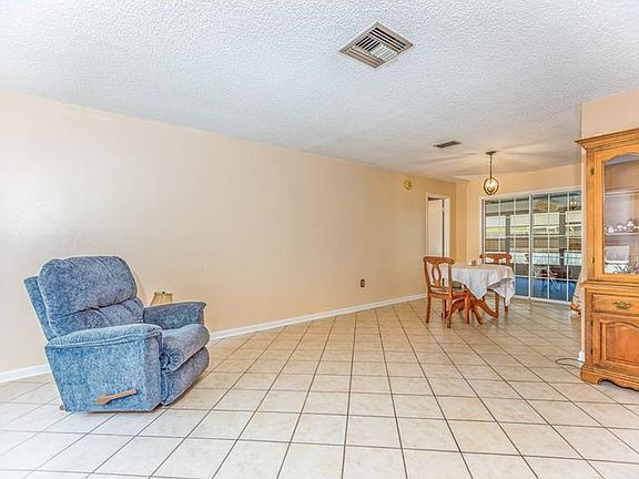 3rd image of 6729 Bonnie Bay Cir