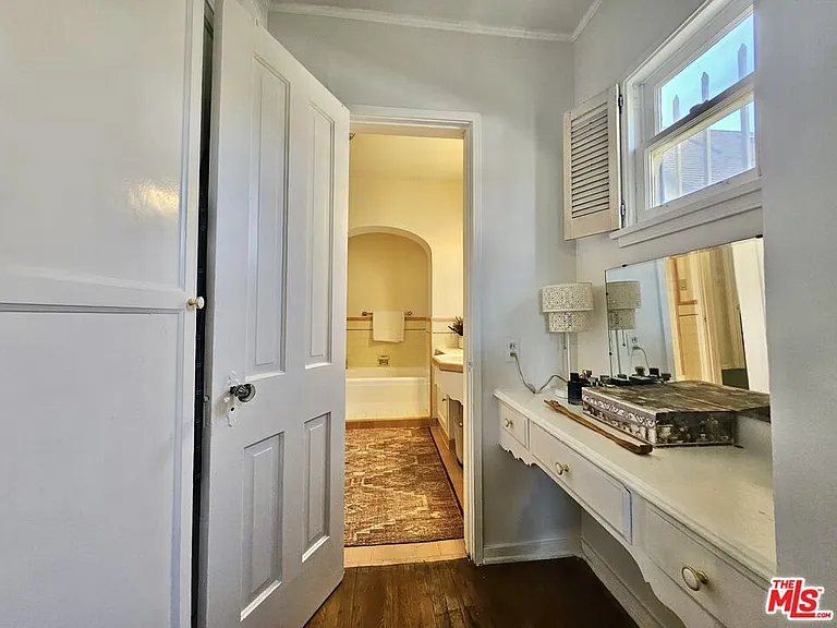 2211 W 78th Pl — Photo 47