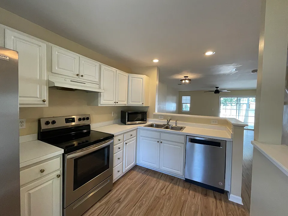 3565 Crepe Myrtle Ct