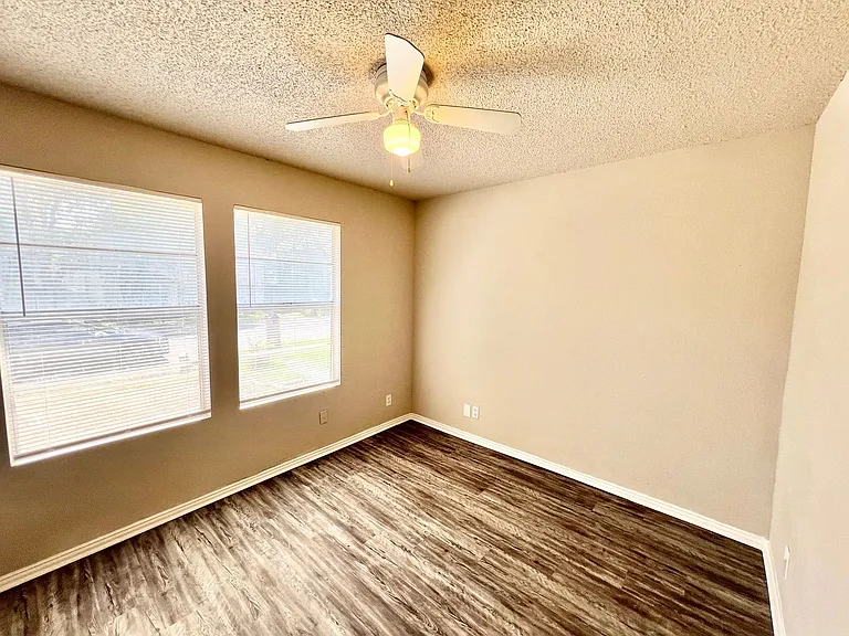 1211 Churing Dr — Photo 14