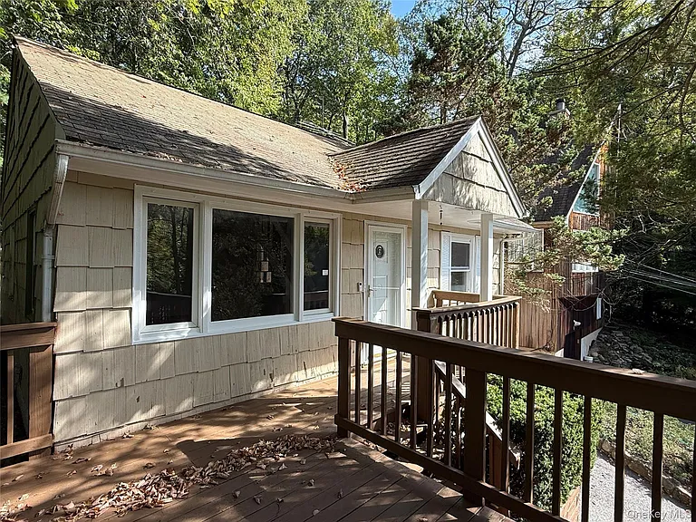 19 Cotswold Dr — Photo 1