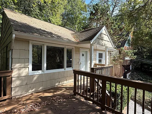 19 Cotswold Dr Photo 1