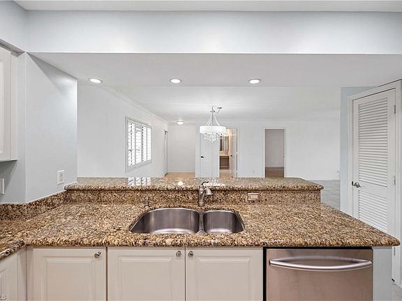 3rd image of 1608 Spoonbill LN #B
