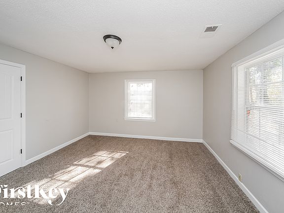 4th image of 916 E Shelby Dr