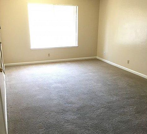 3rd image of 1406 Alamo Dr APT B