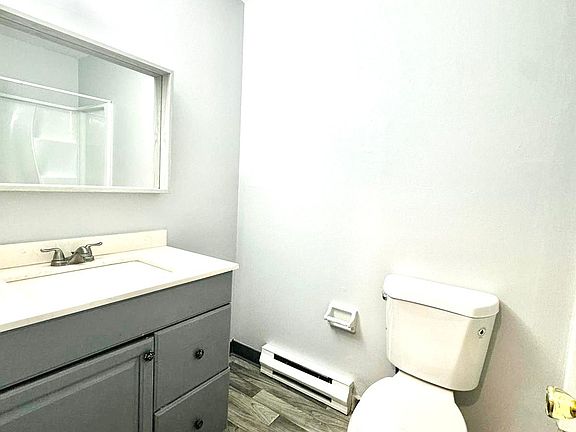 4th image of 501 E Walnut St APT 8