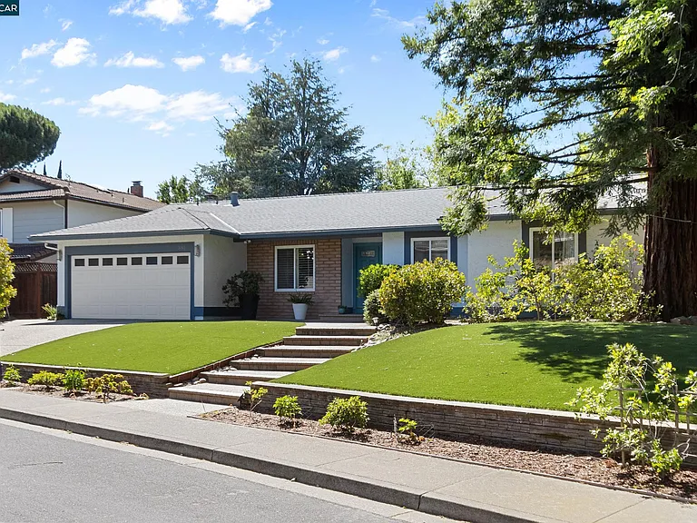 301 Domingo Ct — Photo 3