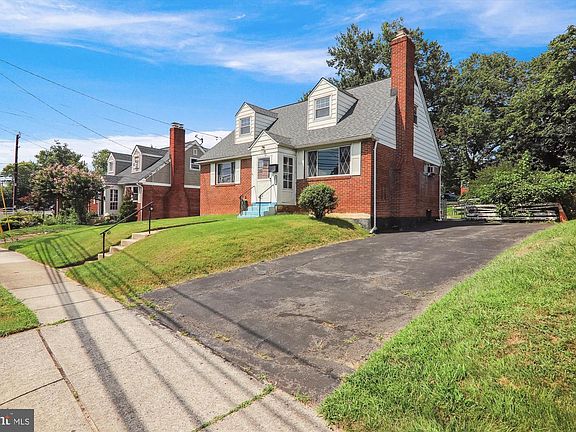 2nd image of 9507 Adelphi Rd