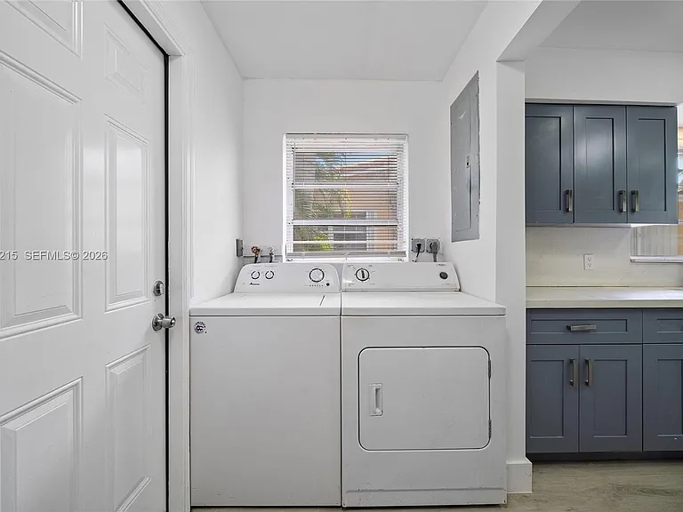 230 NE 2nd Pl — Photo 26