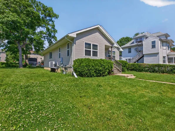 2423 Walnut St, Cedar Falls, IA 50613