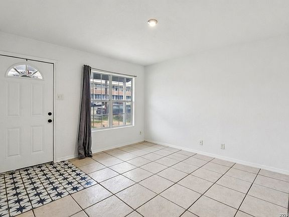 3rd image of 527 Morningview