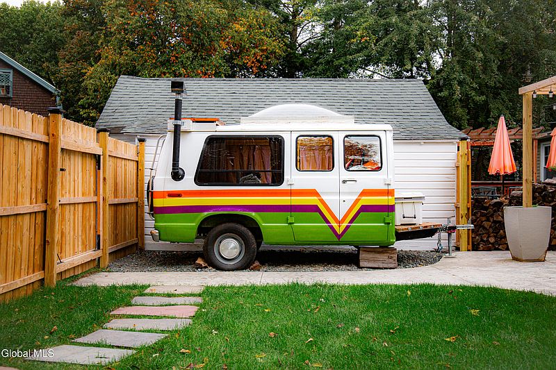 5th image of 8 Alder Avenue