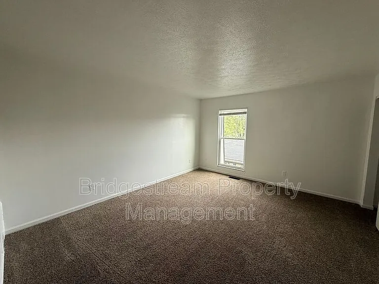 955 Taylorsview Dr — Photo 5