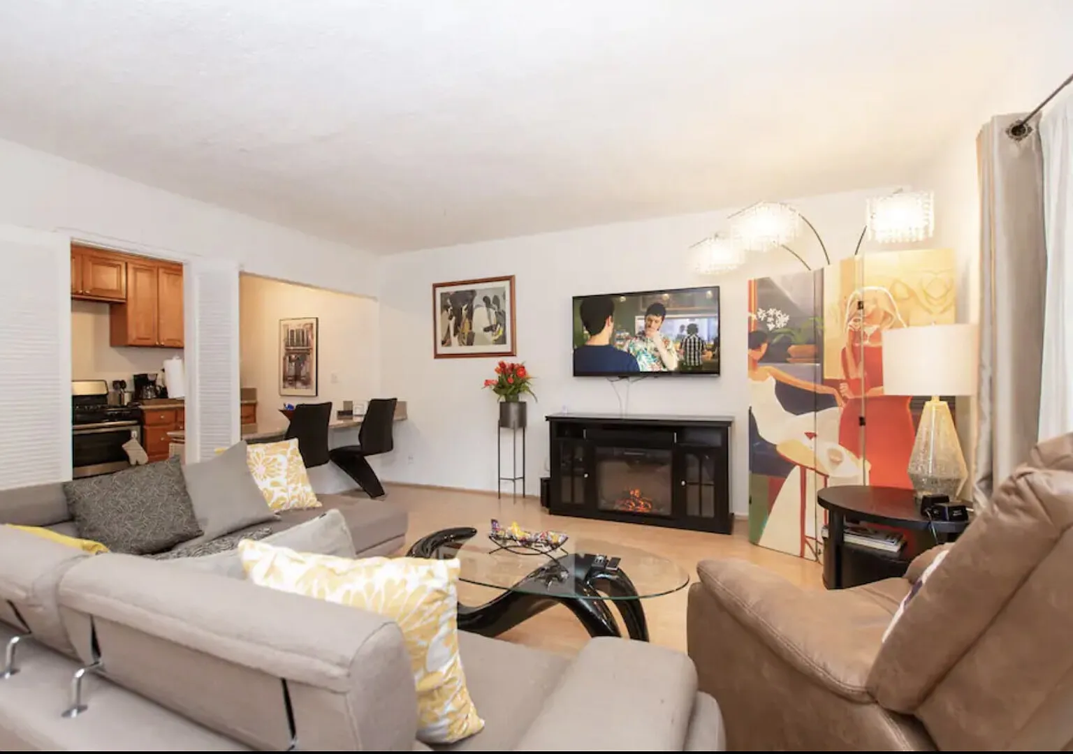 Posh 2 BR/1BA in WeHo — Photo 1