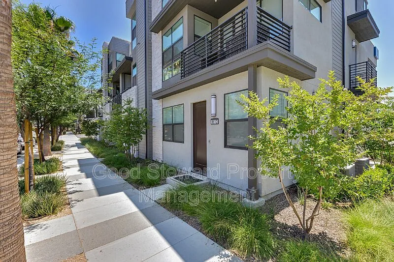 2 bed, 2.5 bath, 1164 sqft, $2,995 — Photo 2