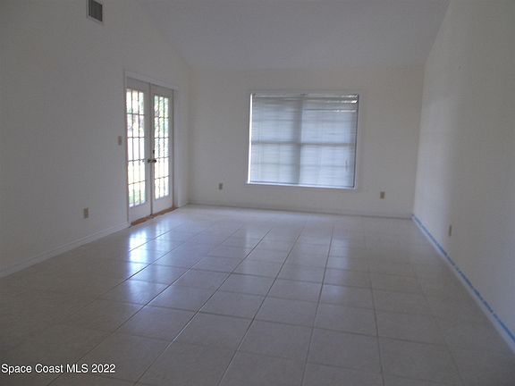 5th image of 9 Indrio Blvd