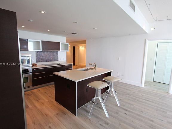 4th image of 1900 N Bayshore Dr APT 4601