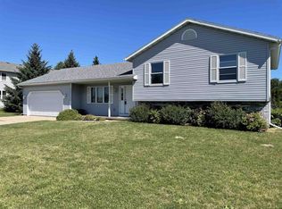 1808 Cedarbrook Ln, Stoughton, WI 53589