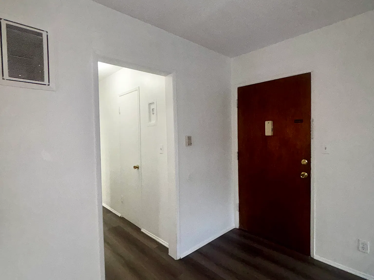 1 bed, 900 sqft, $2,300 — Photo 3