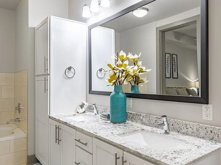 Trace Midtown Apartments — Photo 18