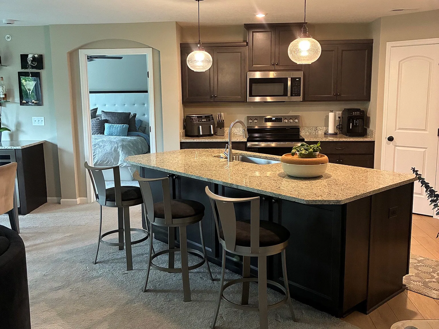 2 bed, 1600 sqft, $2,450 — Photo 1