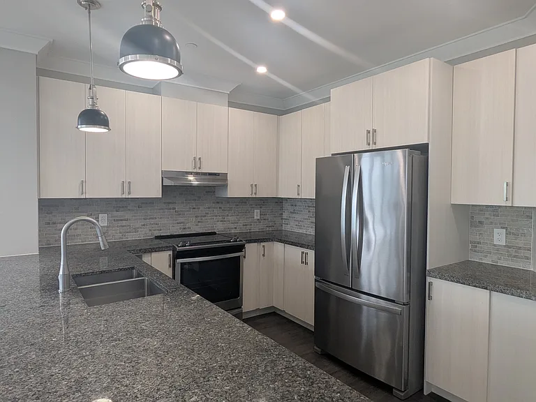 121 King St W — Photo 98