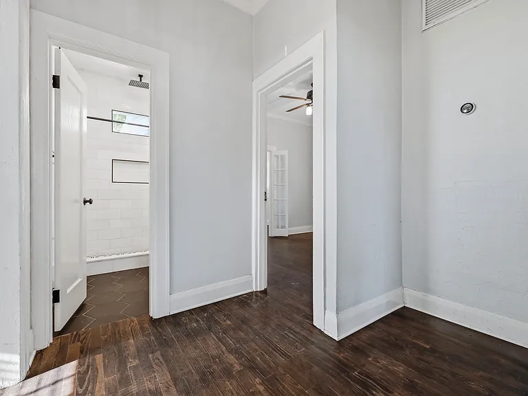 702 W Warren Ave — Photo 9