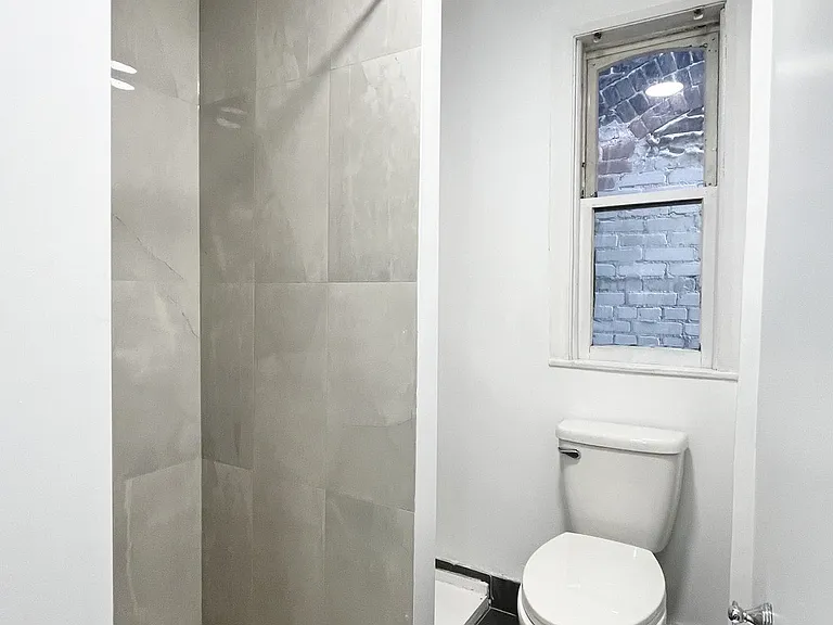 31 King St E #1 — Photo 13