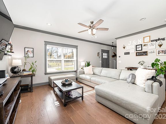 3rd image of 305 Piedmont Ave