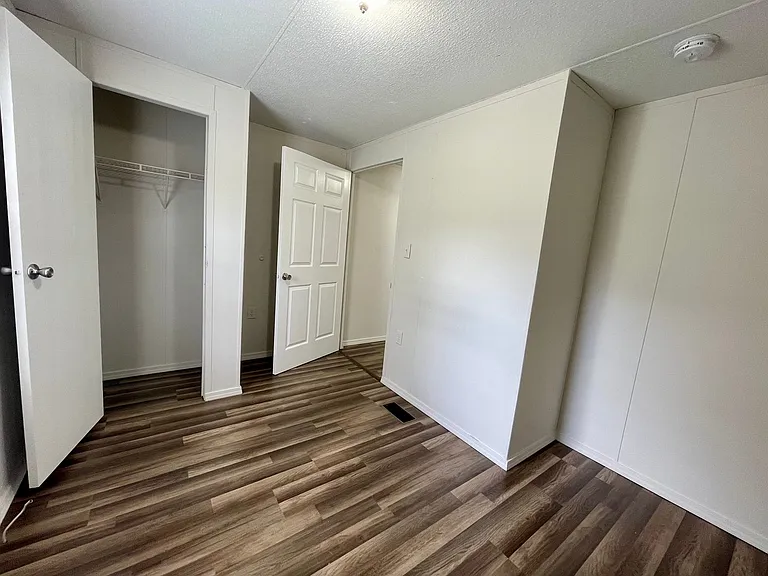12410 Phillips Ln — Photo 14