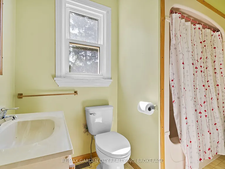 1828 Decew Rd — Photo 8