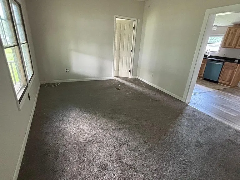 99 Monticello Dr — Photo 2