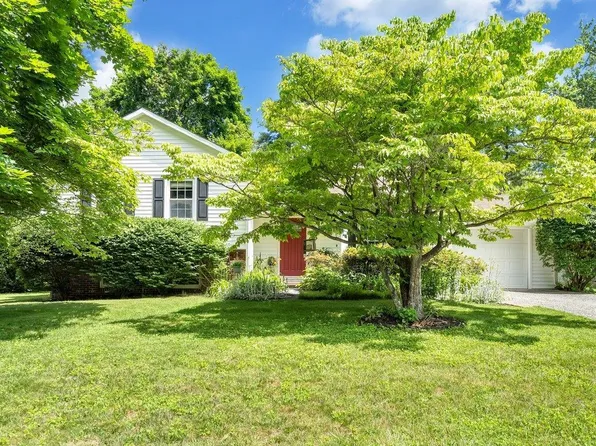 802 Elizabeth Dr, Blacksburg, VA 24060